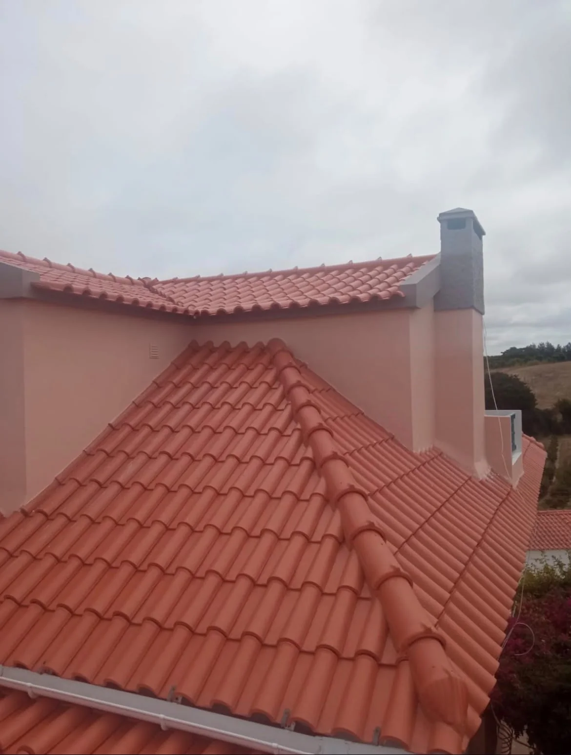 Cobertura de moradia com telhas cerâmicas